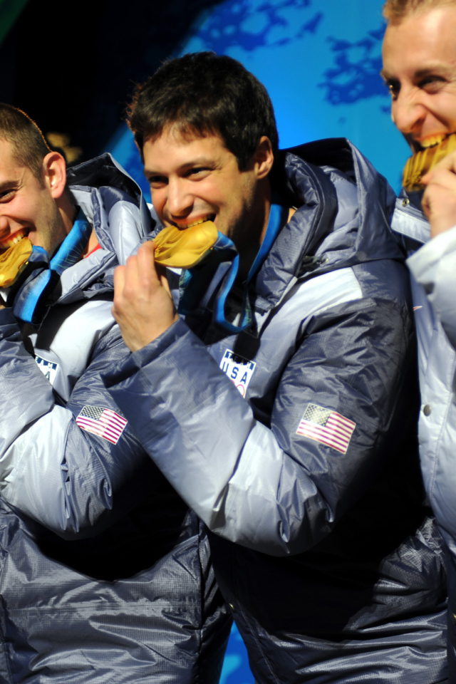 Стивен Холкомб американский бобслеист обладатель двух бронзовых медалей