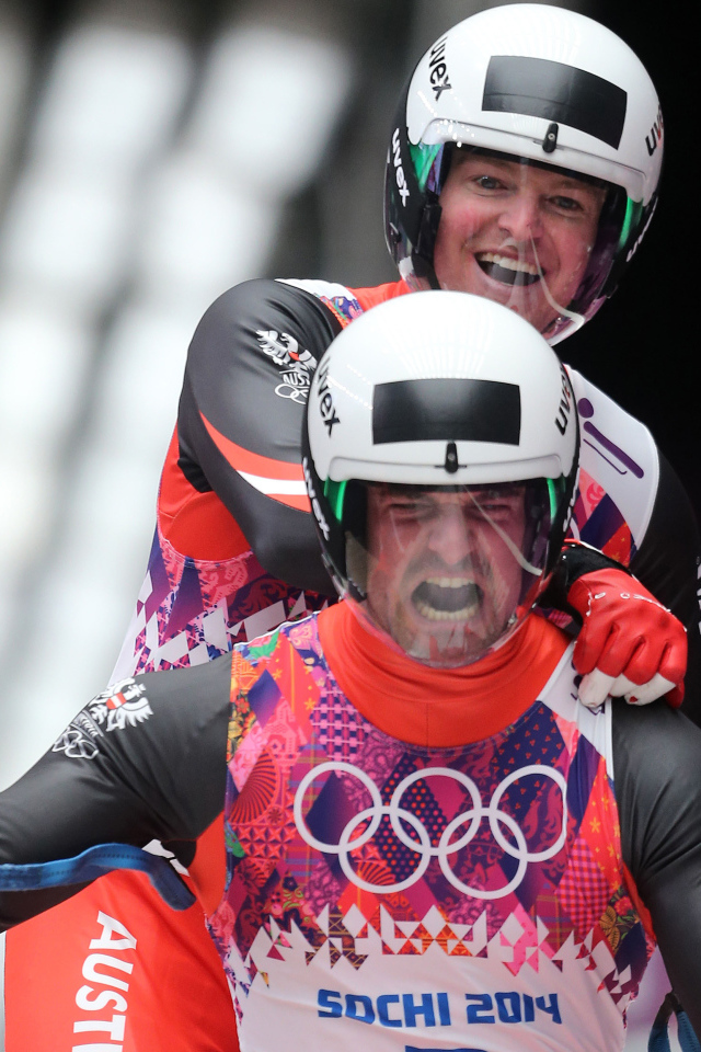 Андреас Лингер и Вольфганг Лингер австрийские саночники обладатели серебряных медалей
