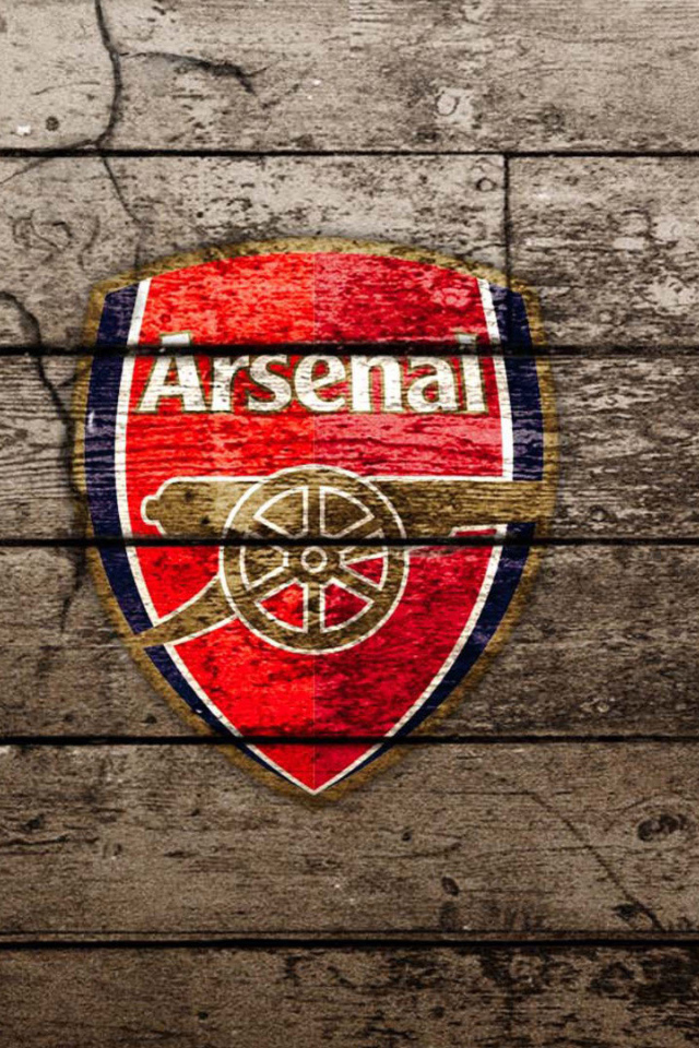 Арсенал на деревянном фоне