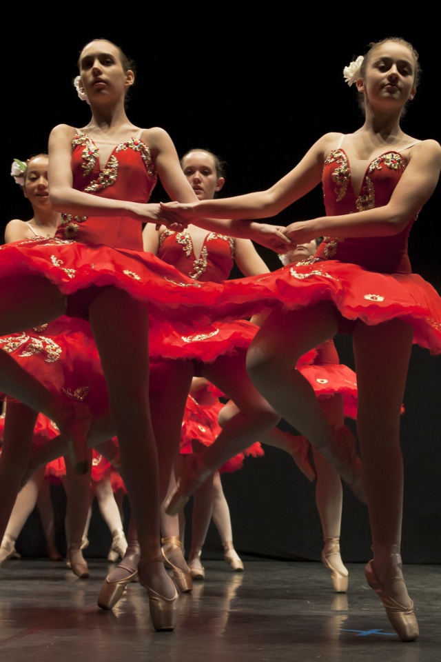 Балерины в красном