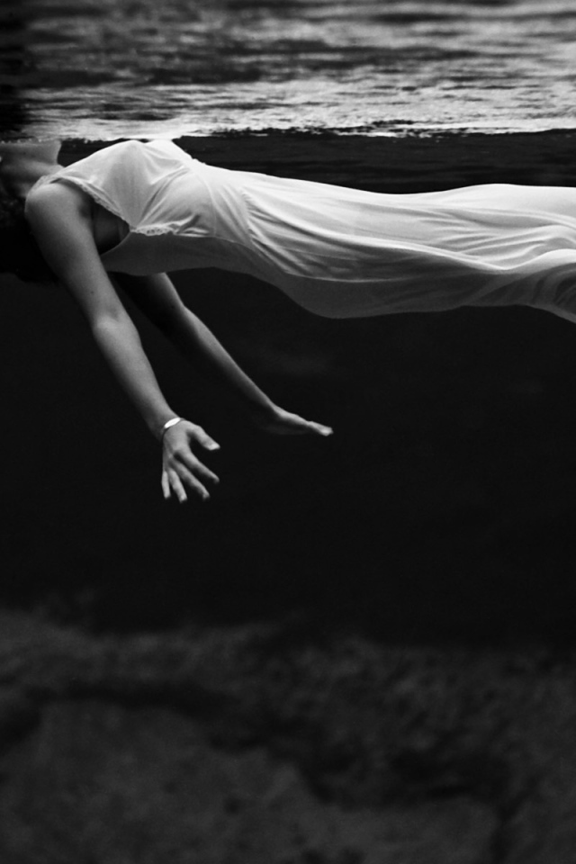 Балерина в воде