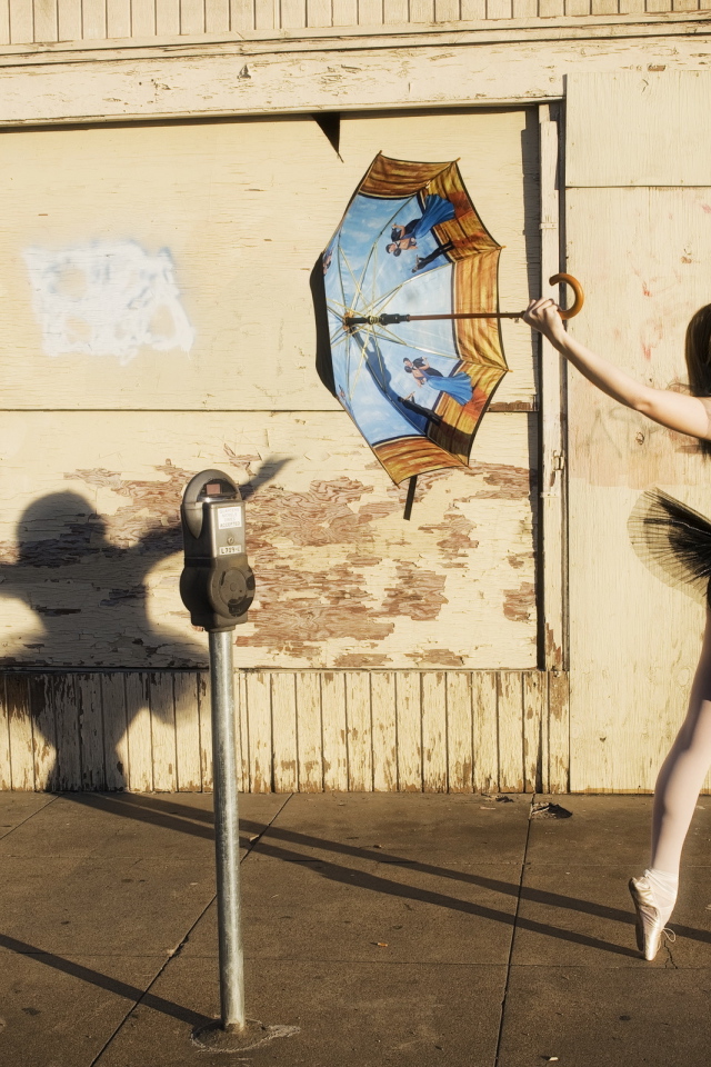 Балерина с зонтом