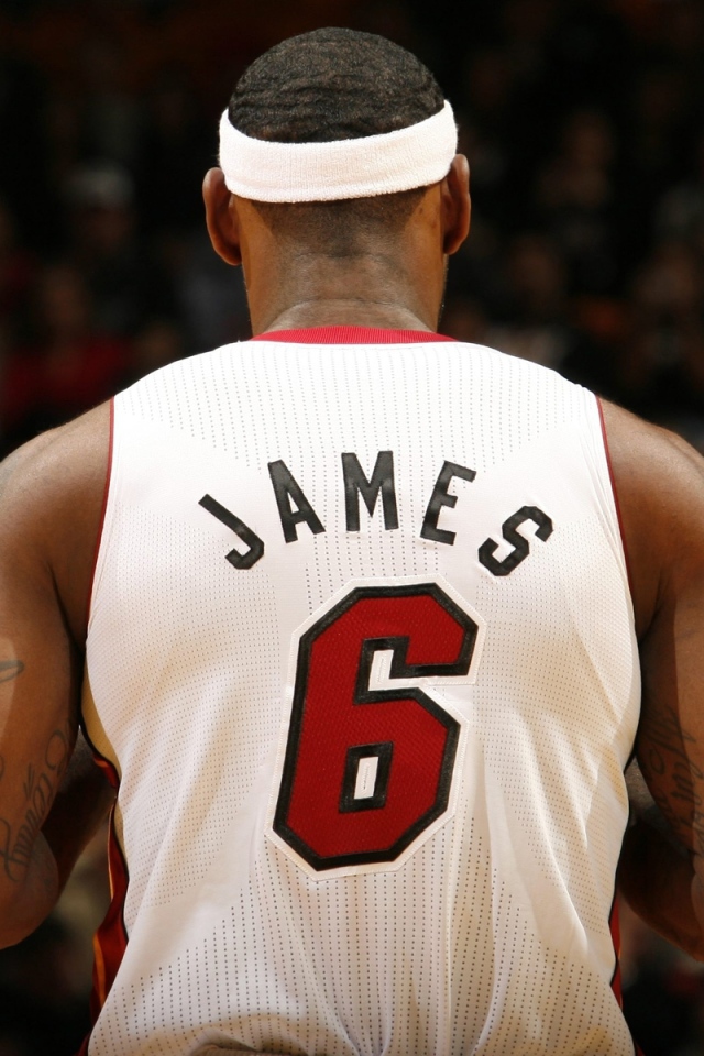 Баскетболист Леброн Джеймс