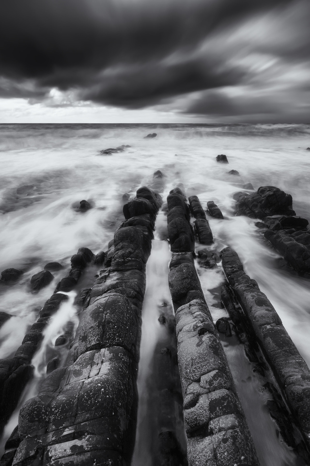 Красивое чёрно-белое фото тумана