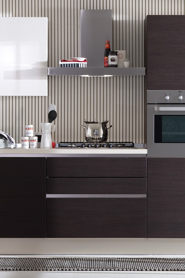 Красивая коричневая кухня