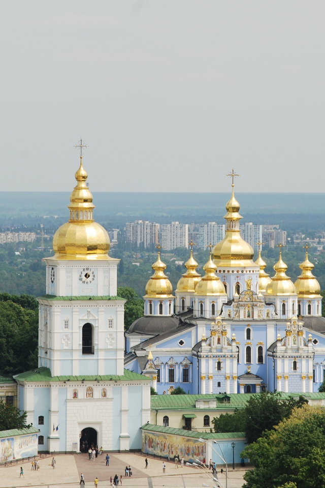 Красивый вид на Михайловский Cобор