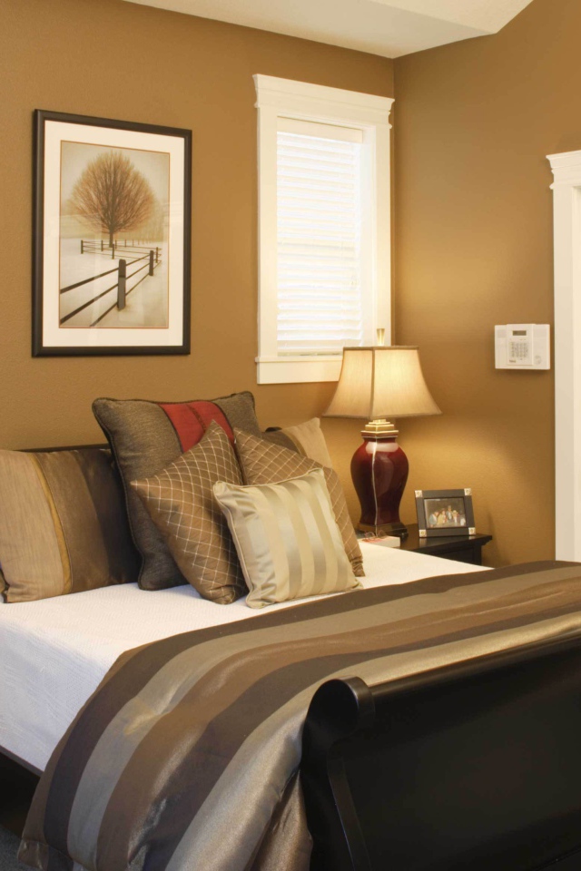 Кровать в спальне