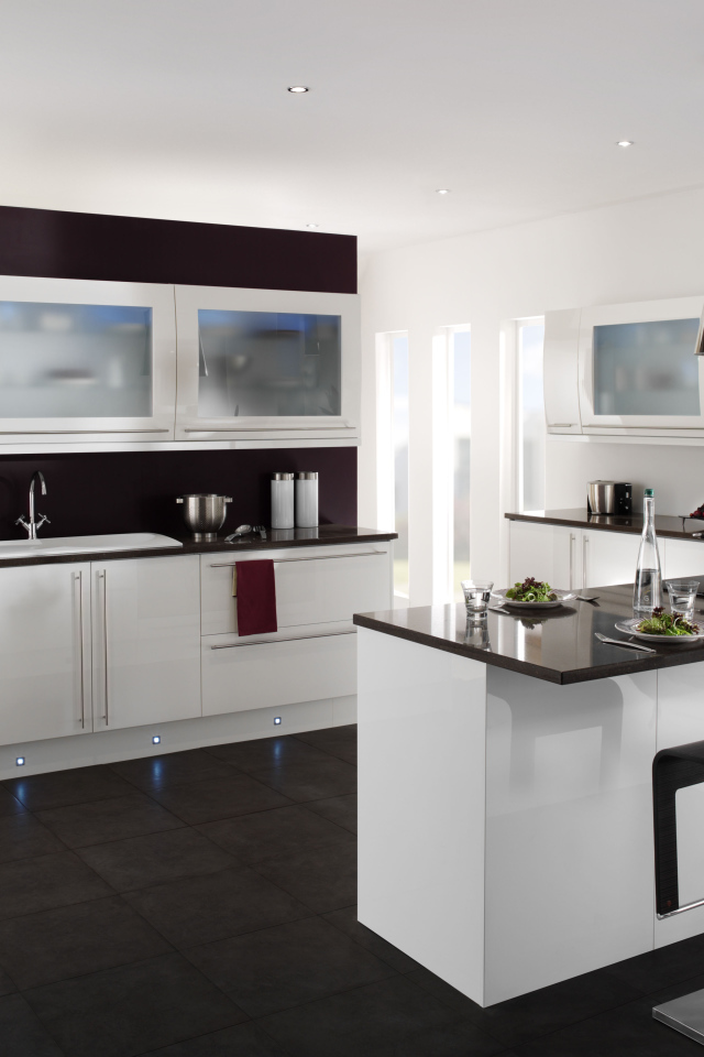 Черно белая мебель на кухне