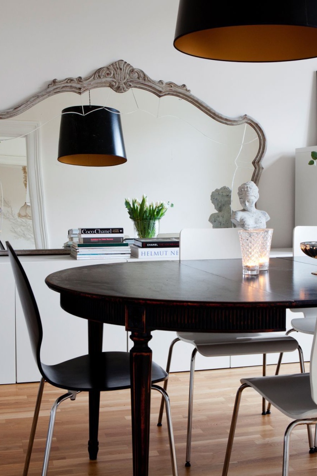 Черная люстра в столовой