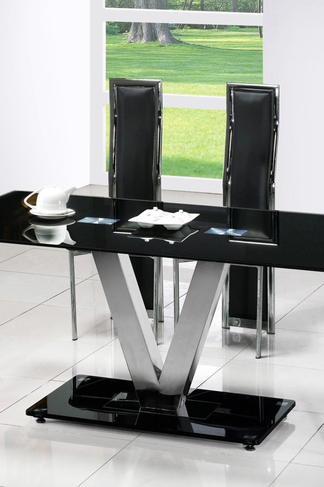 Черная мебель в столовой