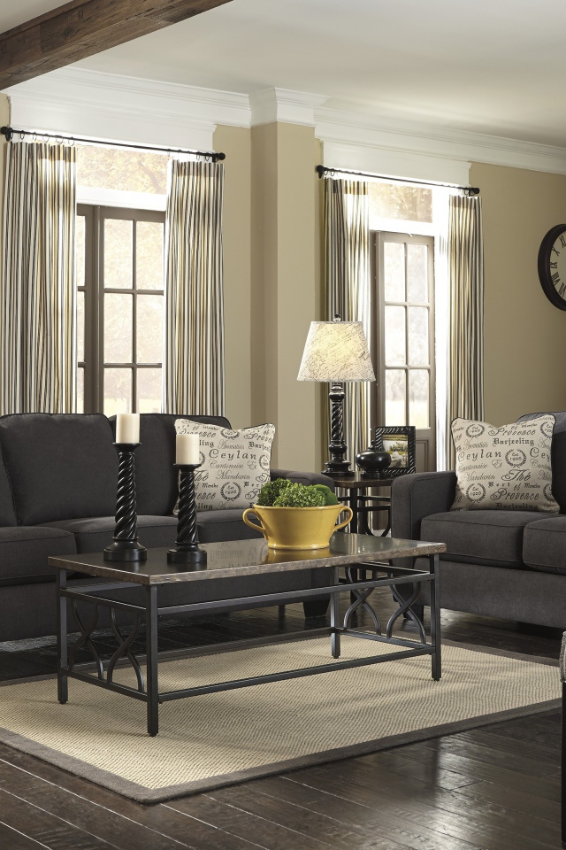 Черная мебель в гостиной