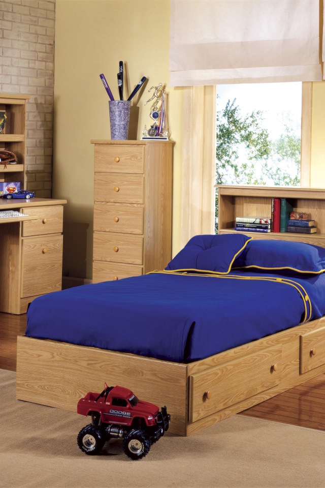 Голубая постель в детской комнате