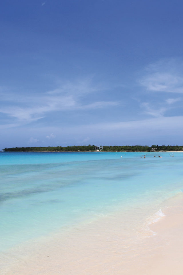 Голубая лагуна на курорте Гуардалавака, Куба