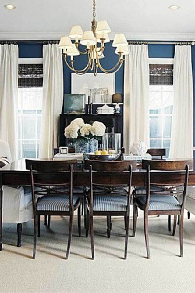 Синие стены в столовой