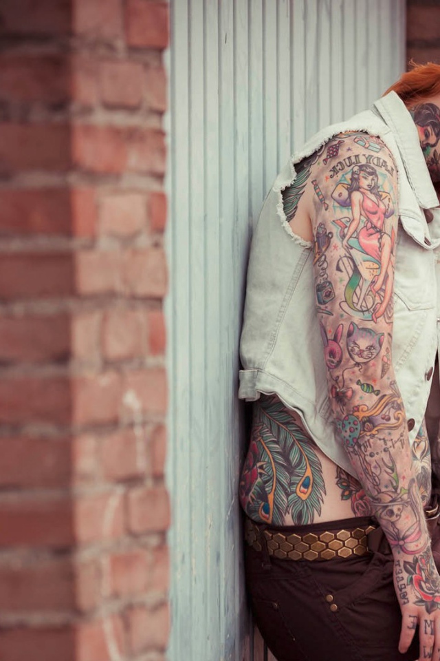 Все тело в татуировках