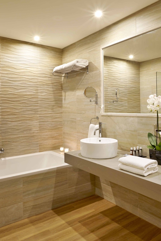 Светлая ванная комната