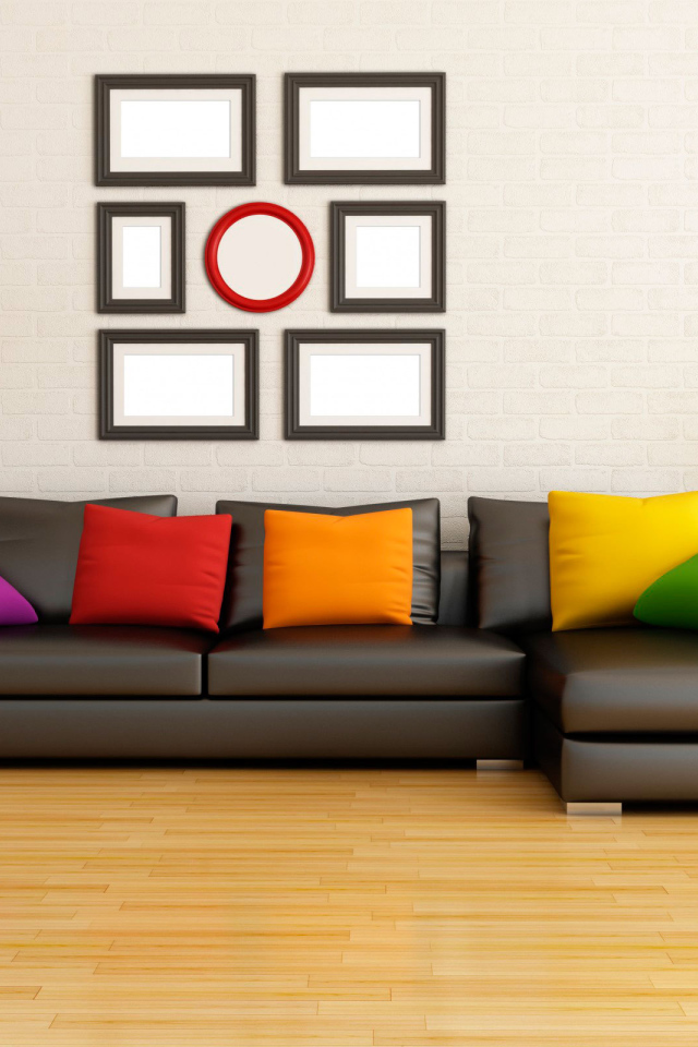 Яркие подушки на диване в гостиной