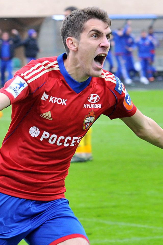 Нападающий ЦСКА Константин Базелюк на поле