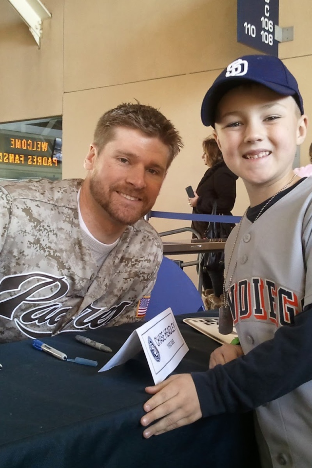 Чейз Хедли с поклонником бейсбола