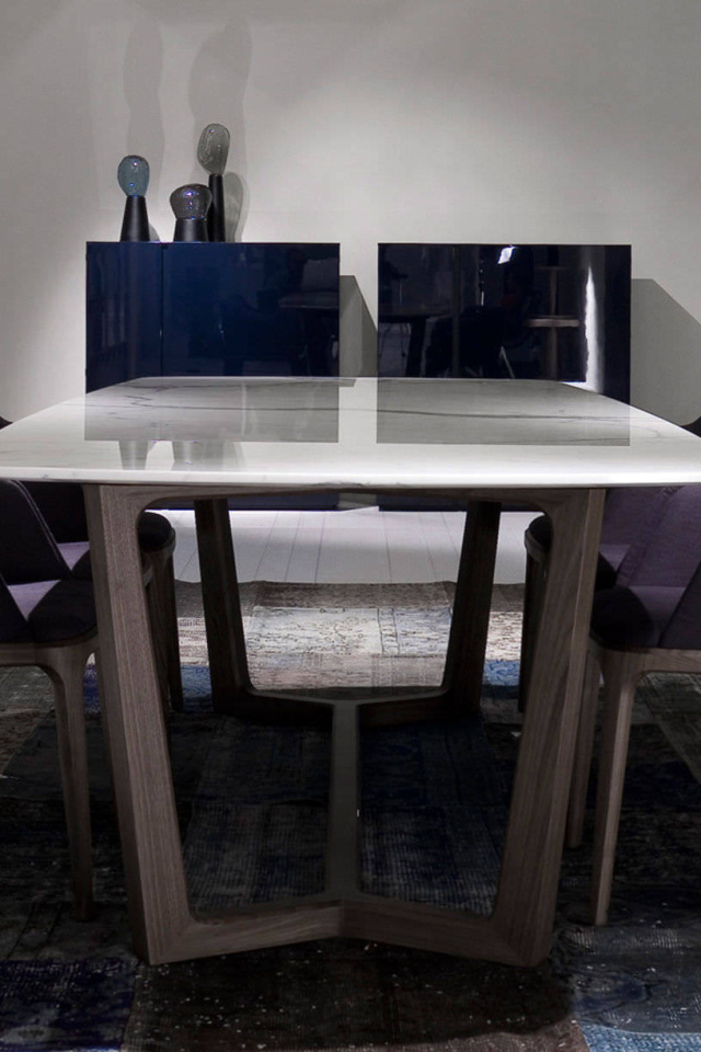 Удобные кресла в столовой