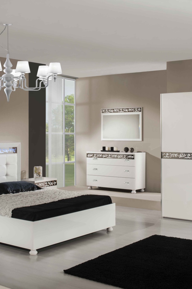 Кремовые стены в спальне