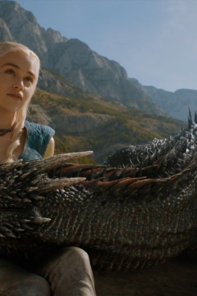 Дейнерис с драконом в сериале Игры престолов
