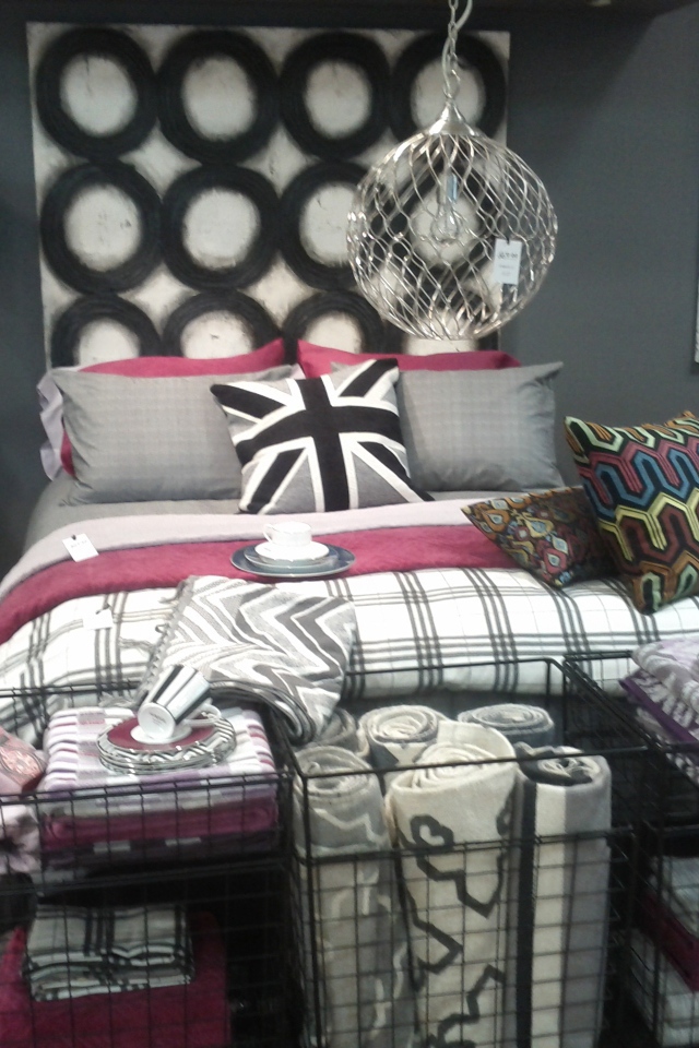 Темные тона в спальне