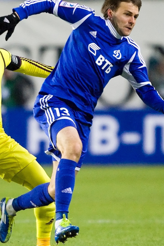 Владимир Гранат защитник московского Динамо в атаке