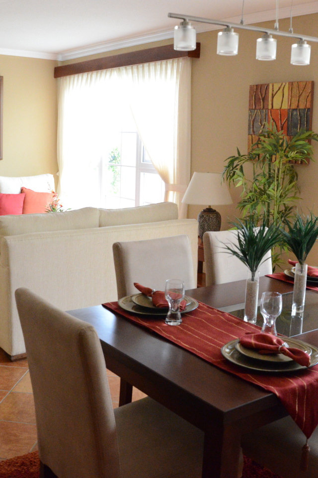 Столовая в большой комнате