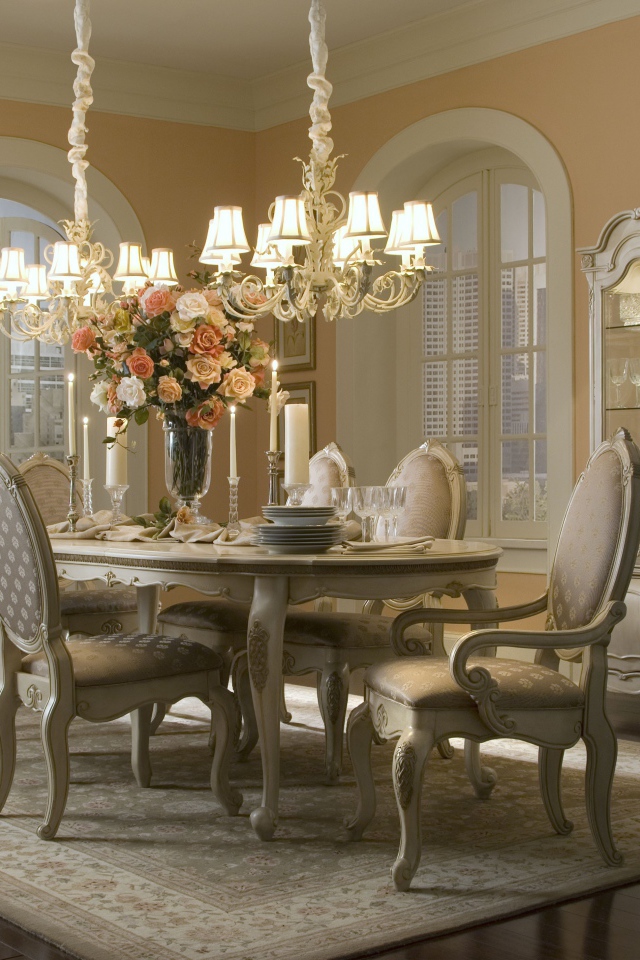 Столовая в старинном дизайне