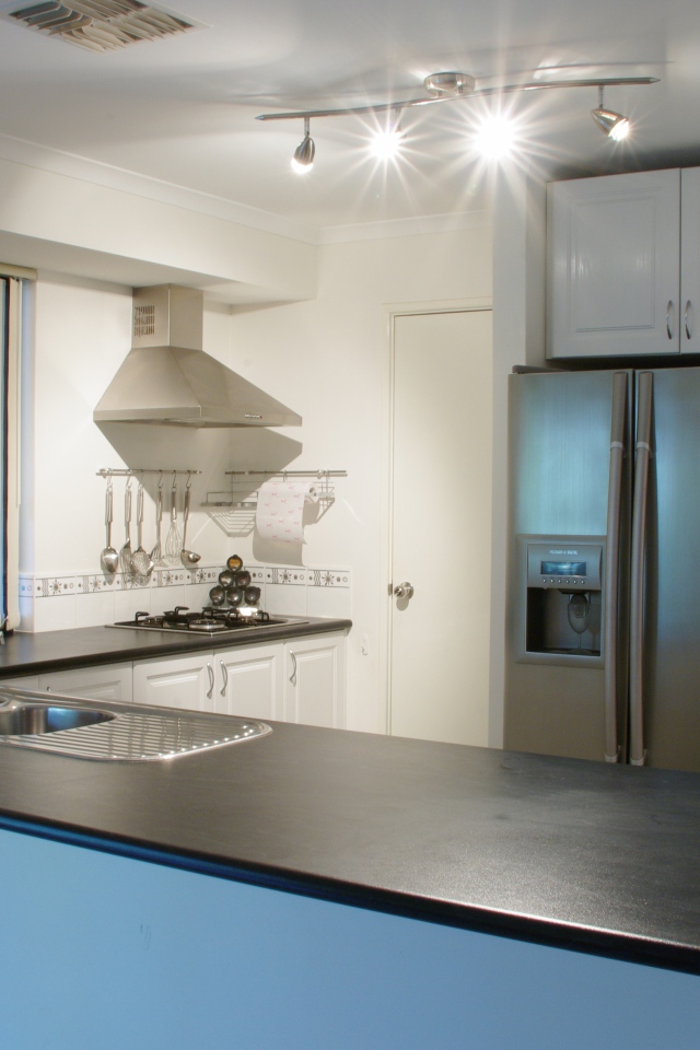 Направленная подсветка на кухне