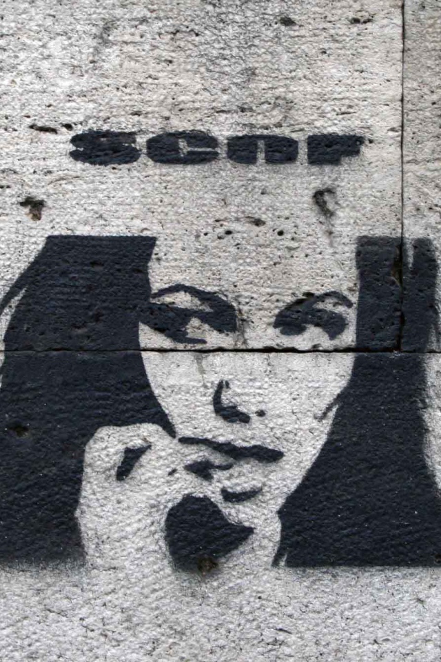 Рисунок девушки на стене