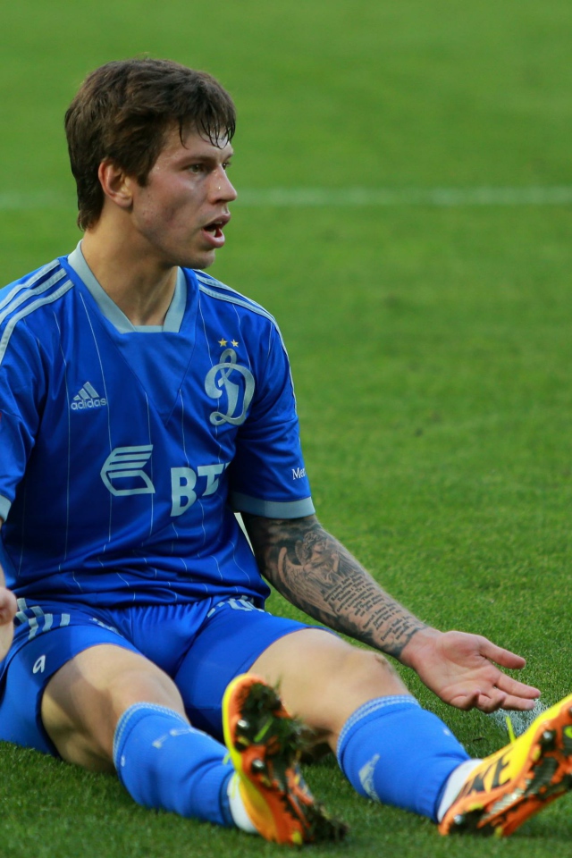 Нападающий Динамо Федор Смолов на поле