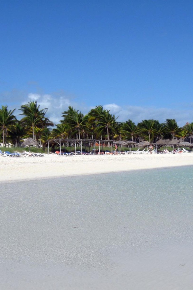 Бескрайний пляж на курорте Кайо Гильермо, Куба