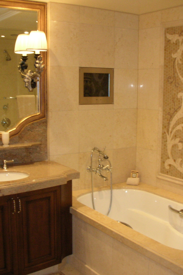 Отличная ванная комната в стиле люкс