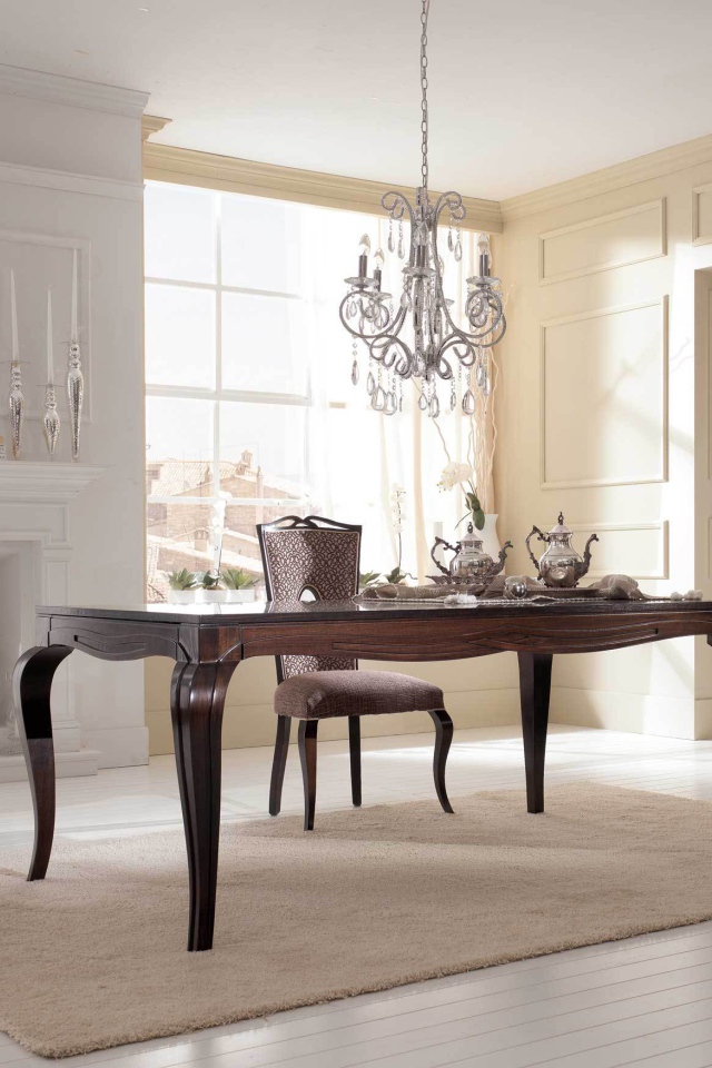 Камин в столовой