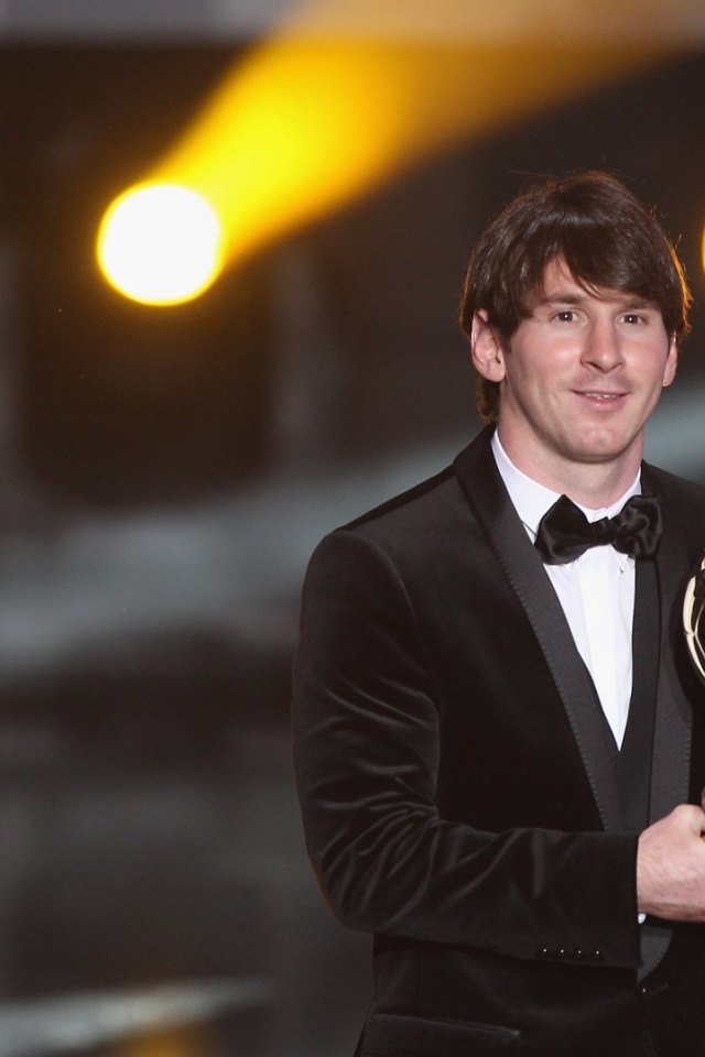 Футболист с наградой