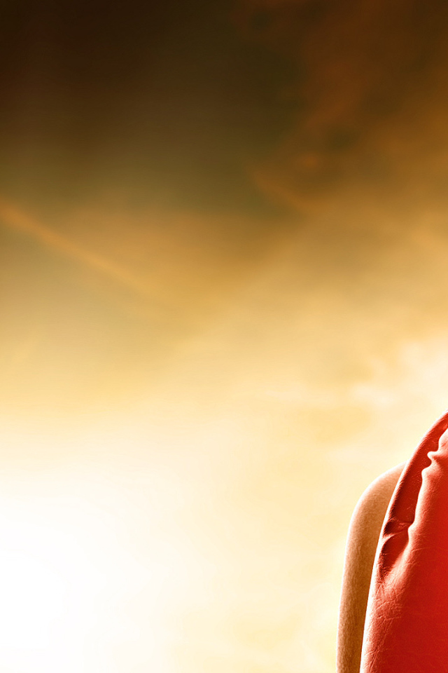 Девушка в красных перчатках