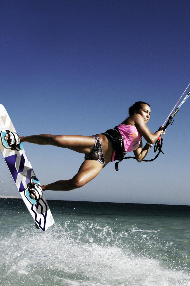 Девушка заниматься кайтингом