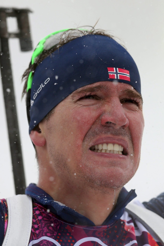 Обладатель золотой медали норвежский биатлонист  Эмиль Хегле Свендсен на олимпиаде в Сочи
