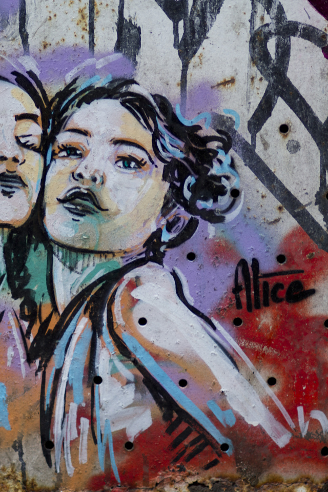 Граффити, две девочки