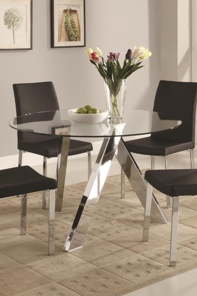 Серые стены в столовой