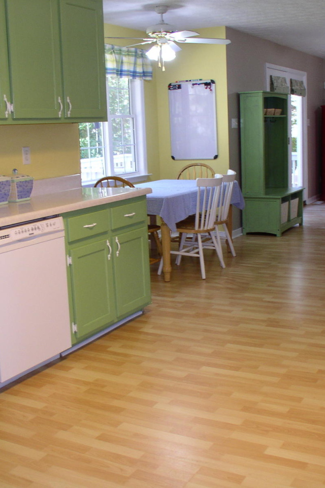 Зеленые тона в оформлении кухни