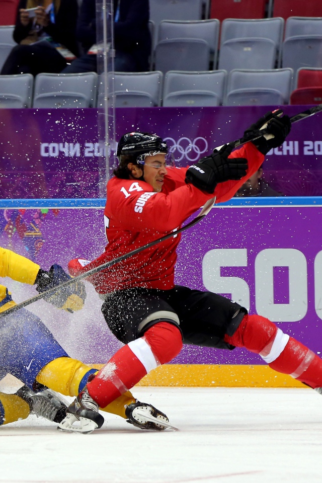 Обладатели серебряной медали шведские хоккеисты на олимпиаде в Сочи
