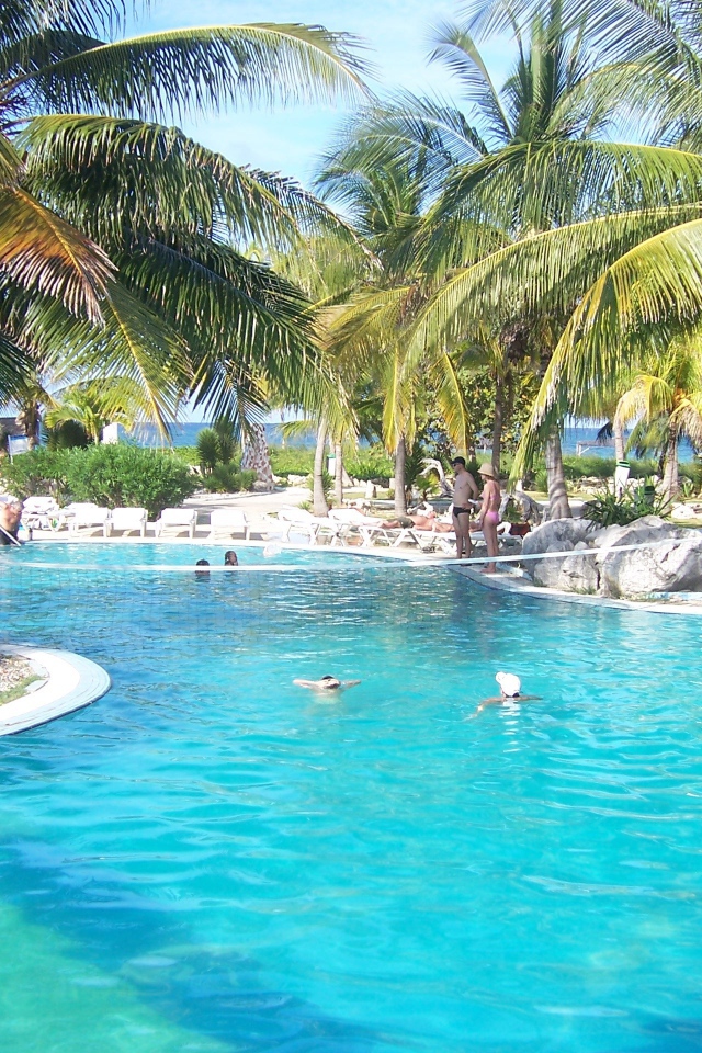 Бассейн в отеле на курорте Кайо Коко, Куба