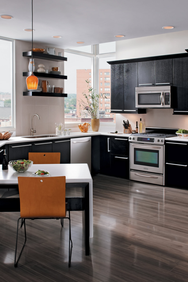 Кухонная мебель черного цвета