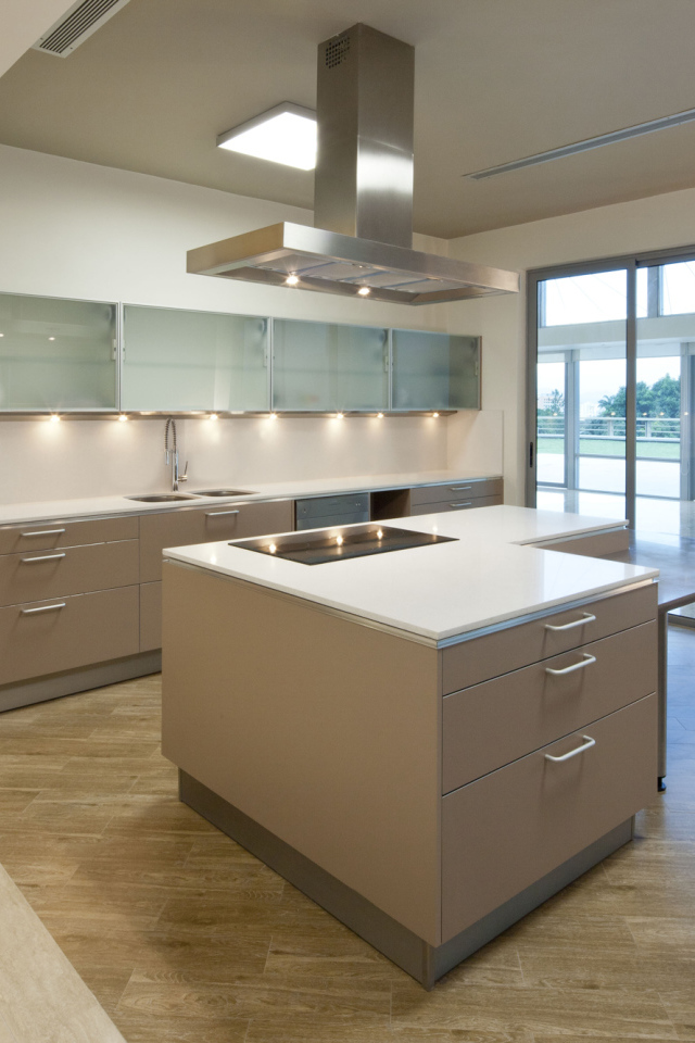 Кухня с панорамными окнами