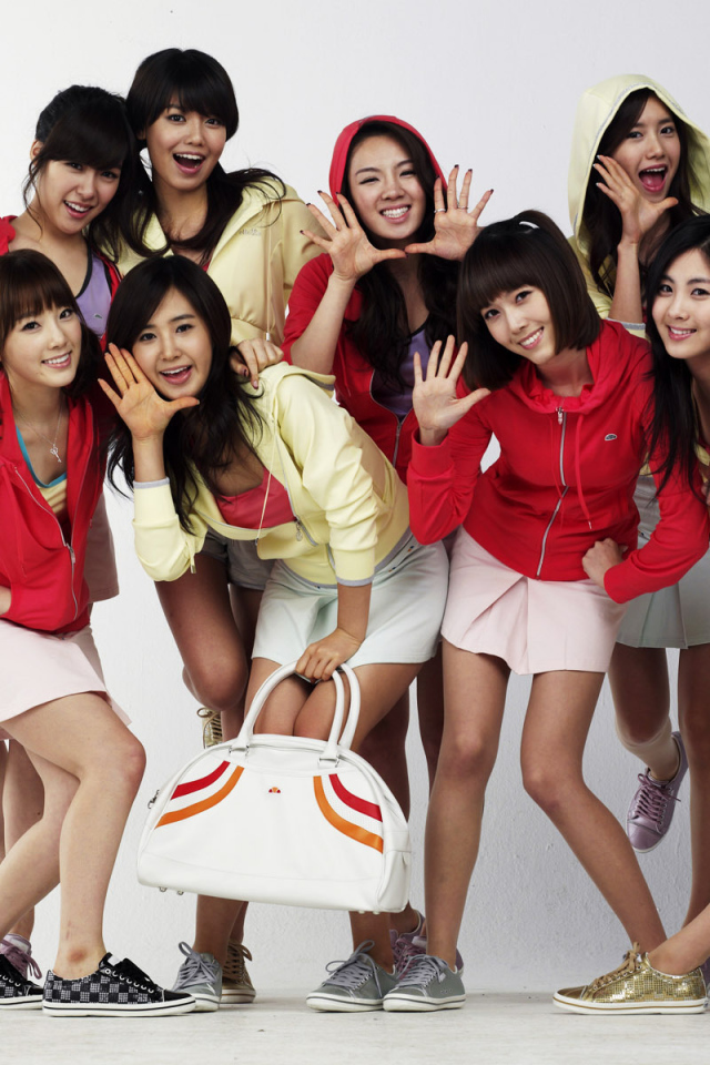 Корейские девушки в кедах