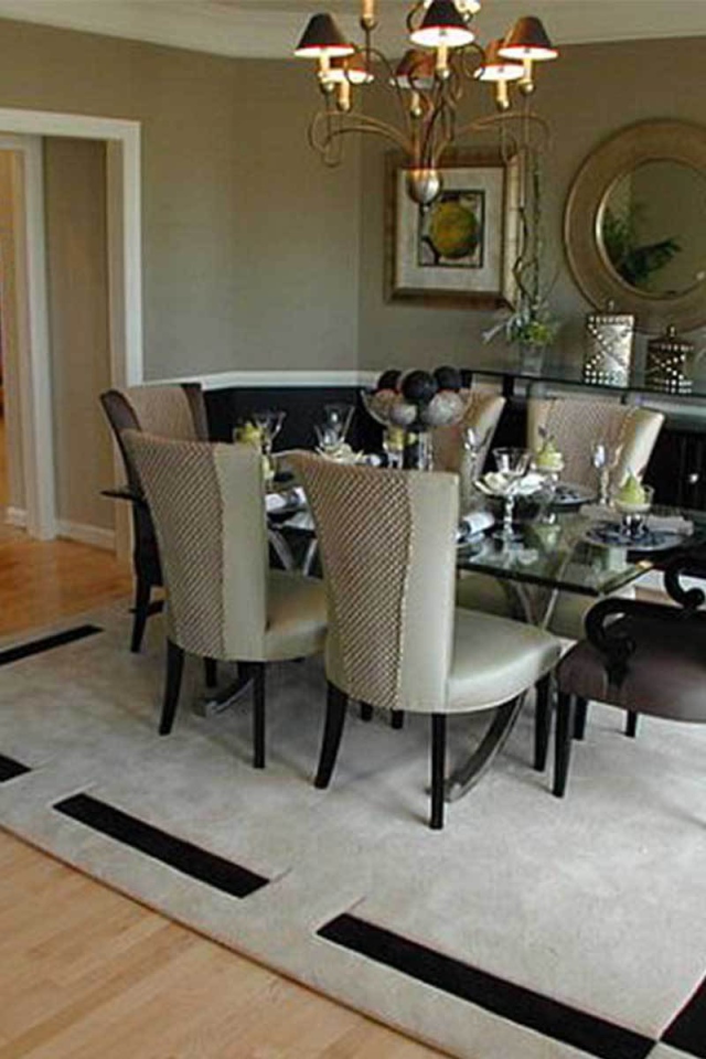 Большой ковер в столовой