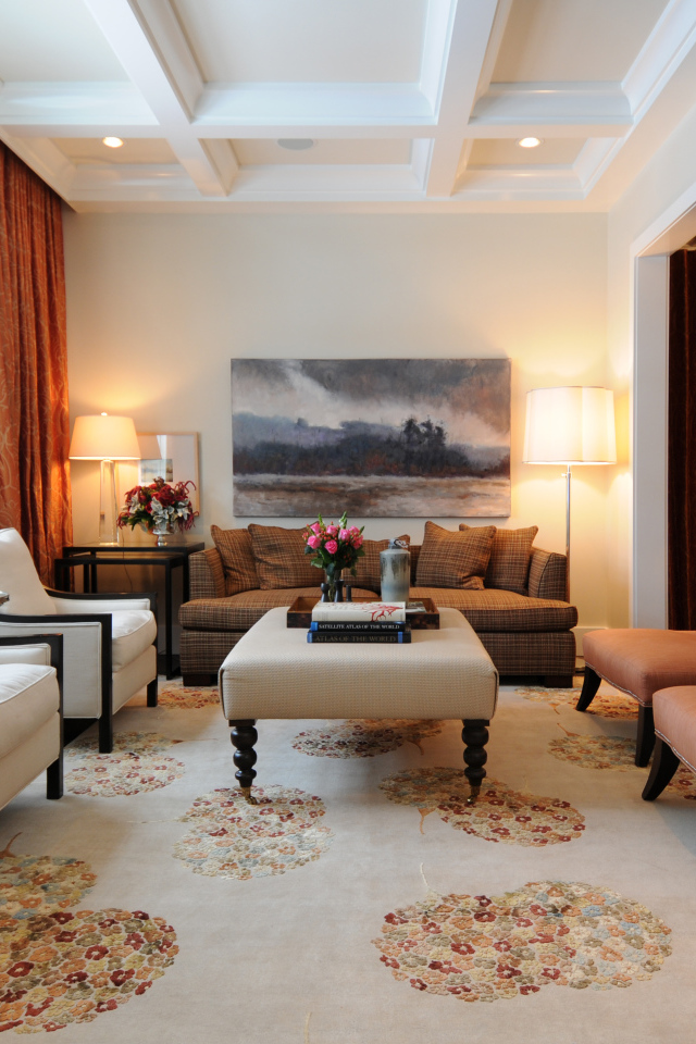 Большой ковер в гостиной